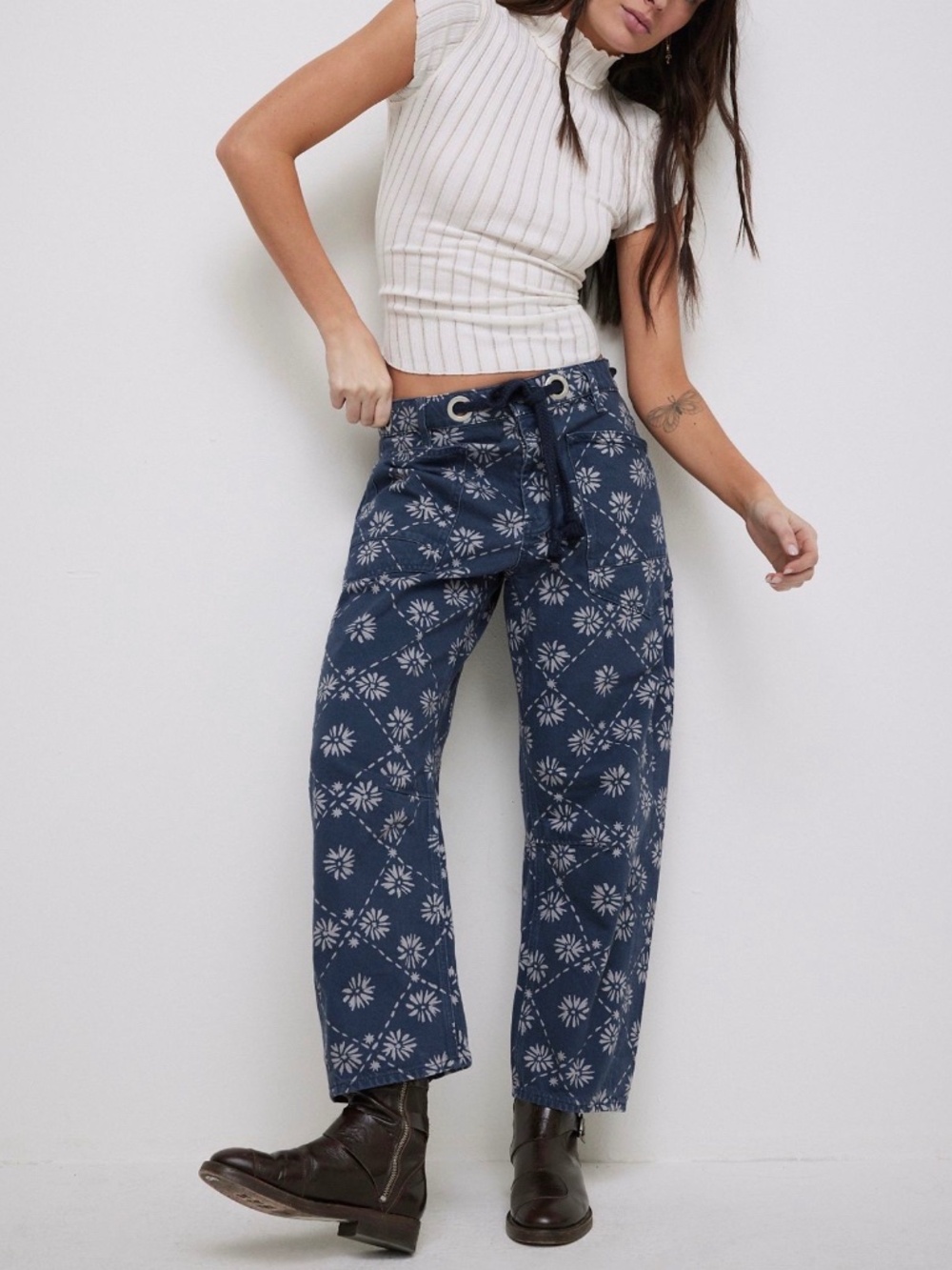 NWOT Free People Moxie Wallpaper Printed Low-Slung Barrel Jeans w 24 We The Free